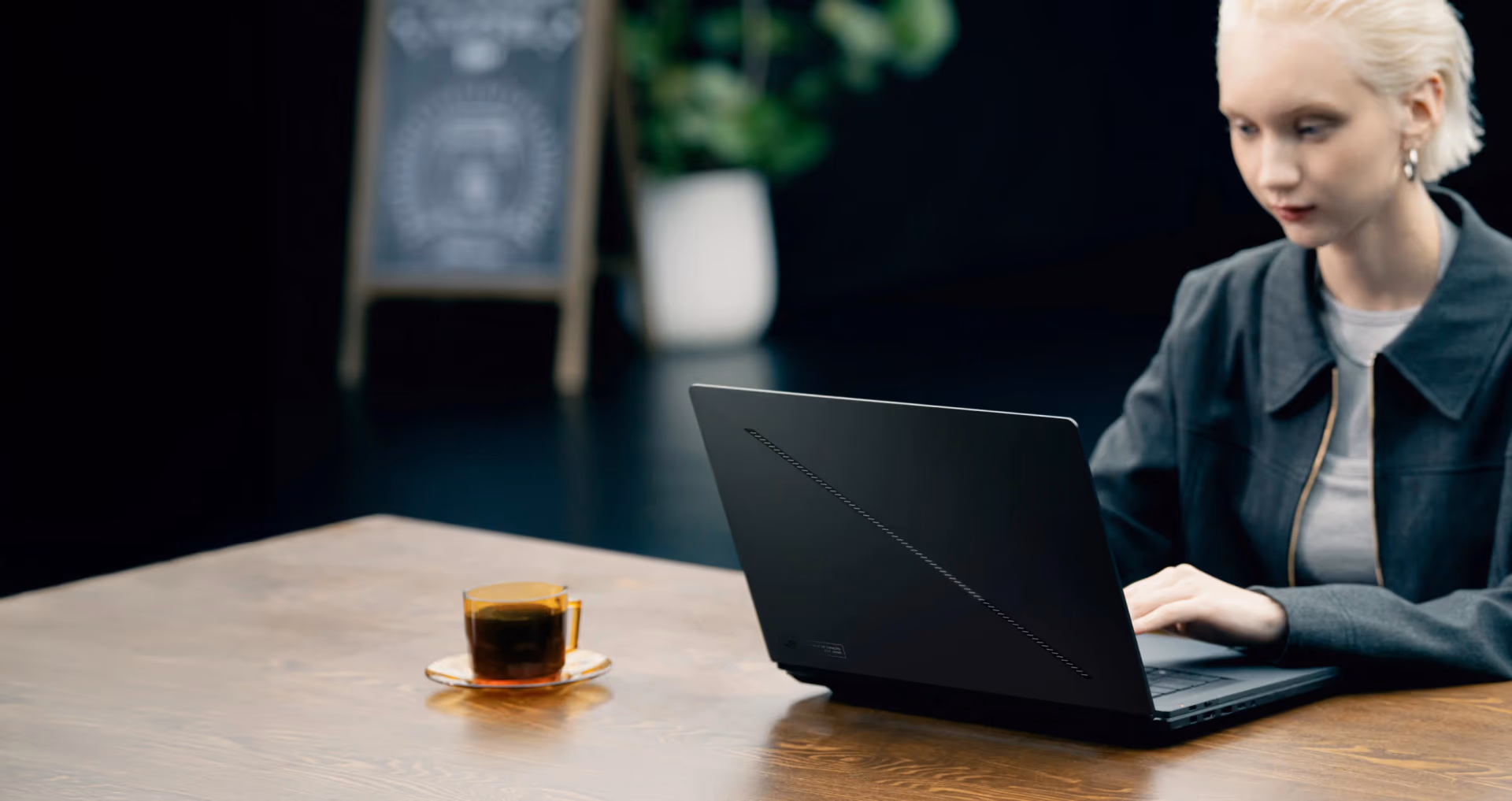 ROG Zephyrus Duo GX651 | GX651AR-DS96-CA | Intel Core Ultra 9 386H | 32GB RAM | 1TB SSD | Dual Touch 16